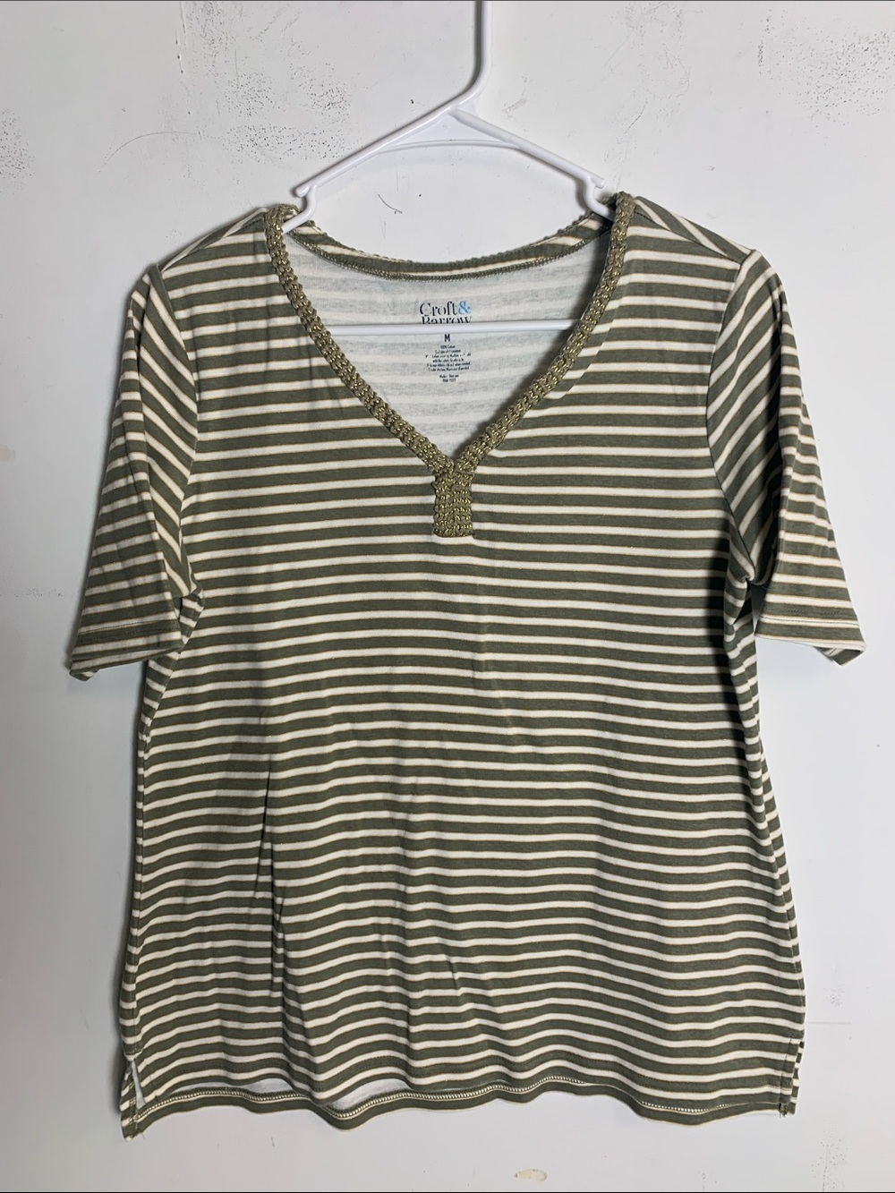 croft & barrow Cream Tee with Olive and Gold Trim